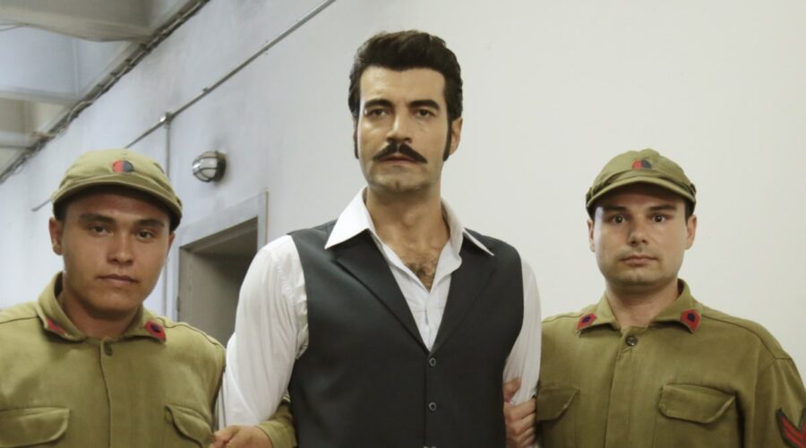 Murat Ünalmis (Demir) in una scena di 