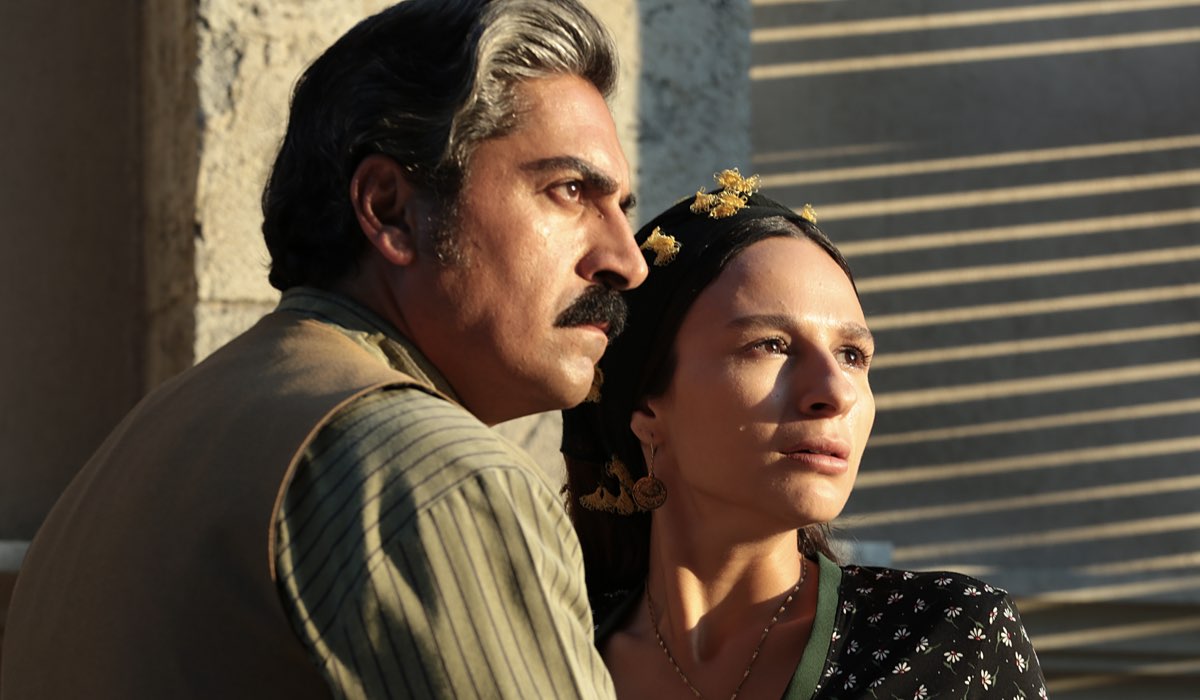 Da sinistra: Bülent Polat (Gaffur Taskin) e Selin Yeninci (Second) in una scena di 