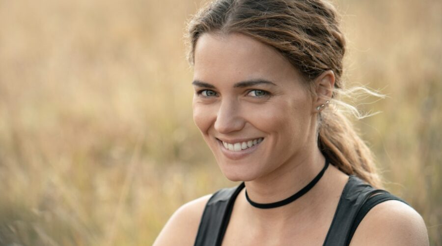 Giusy Buscemi (Manuela Nappi) in un posato per 