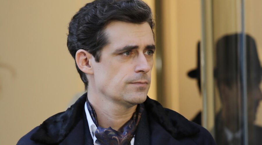 Flavio Parenti (Tancredi Di Sant'Erasmo) in una scena de 