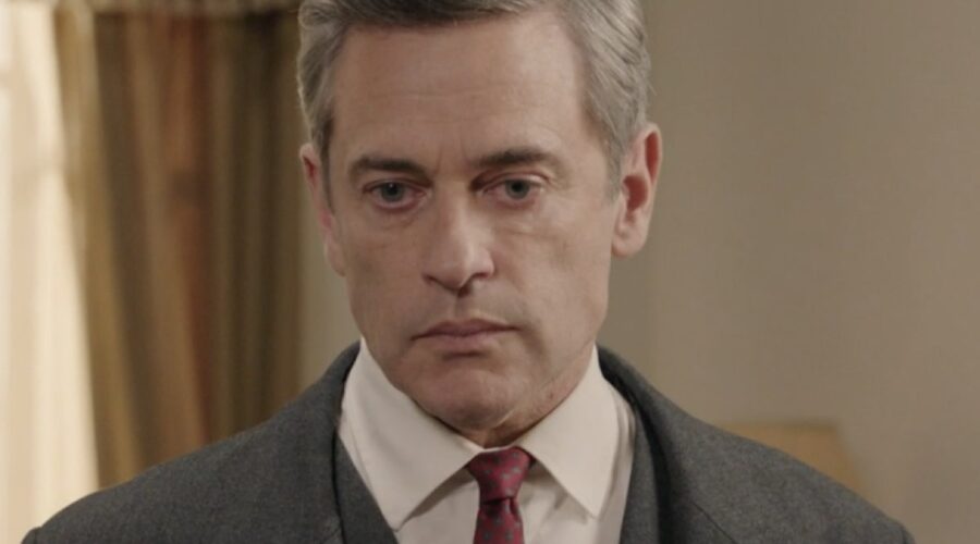 Massimo Poggio (Ezio Colombo) in una scena della puntata 113 de 