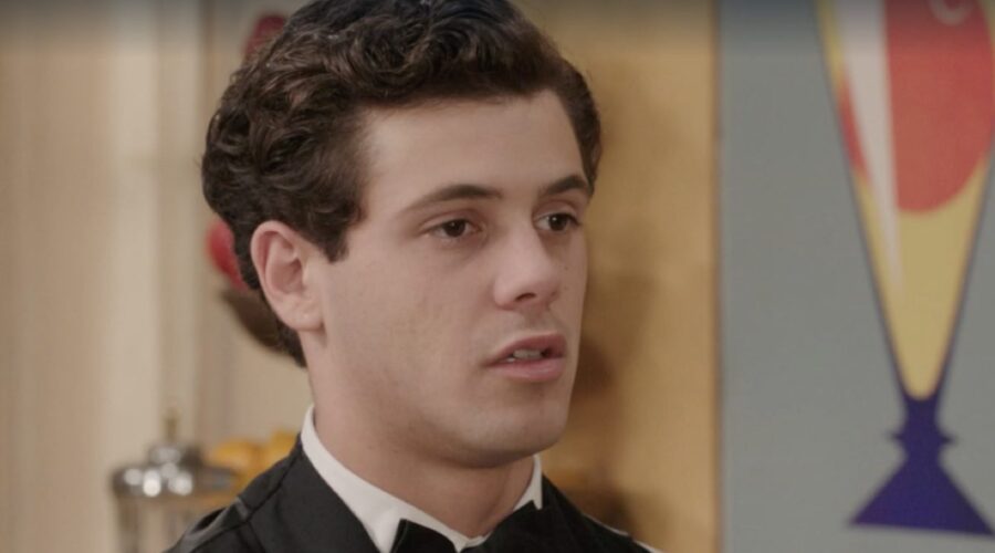 Christian Roberto (Francesco Rizzo) in una scena della puntata 114 de “Il Paradiso Delle Signore 7”. Credits: Rai.