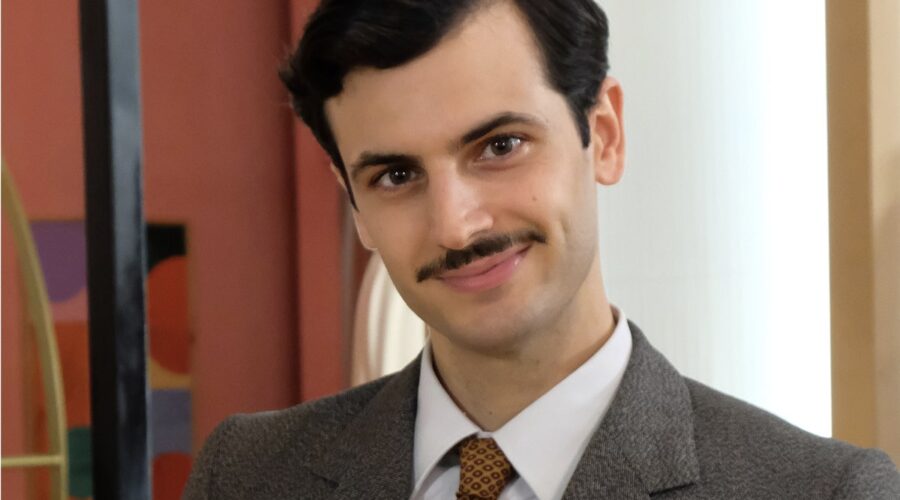 Elia Tedesco (Vito Lamantia) in un posato per 