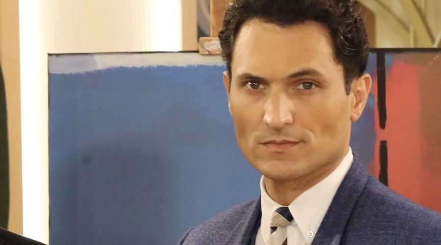 Alessandro Tersigni (Vittorio Conti) in un posato per