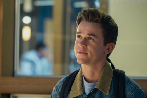 John Owen Lowe in una scena di 