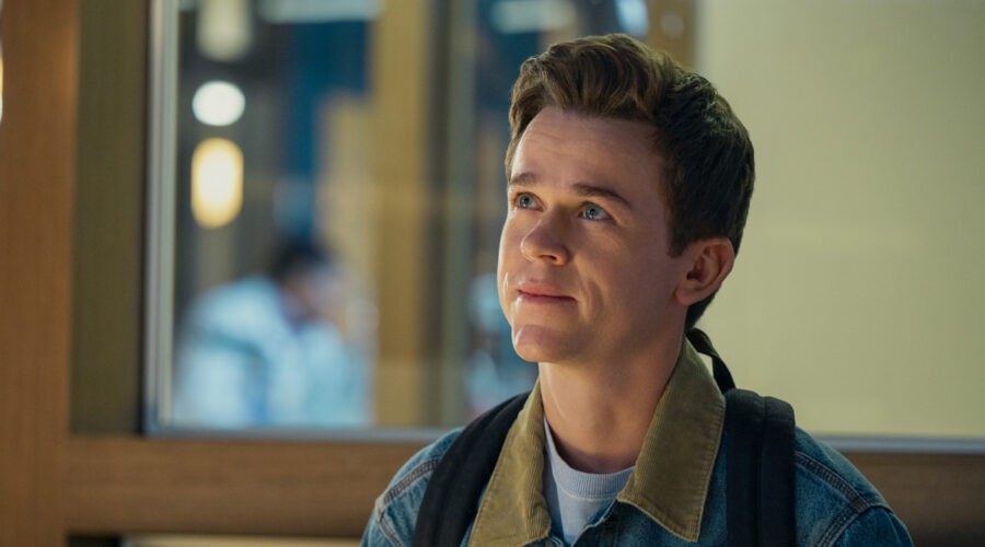 John Owen Lowe in una scena di 