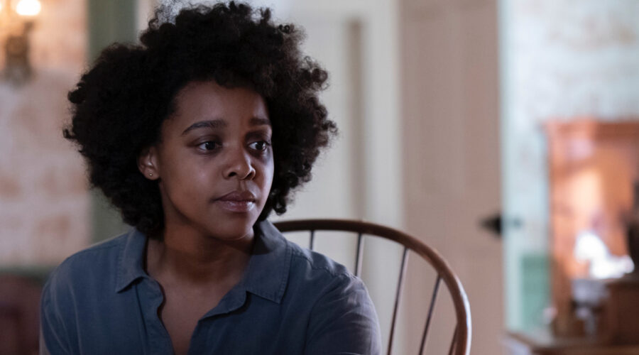 Mallori Johnson interpreta Dana James in 