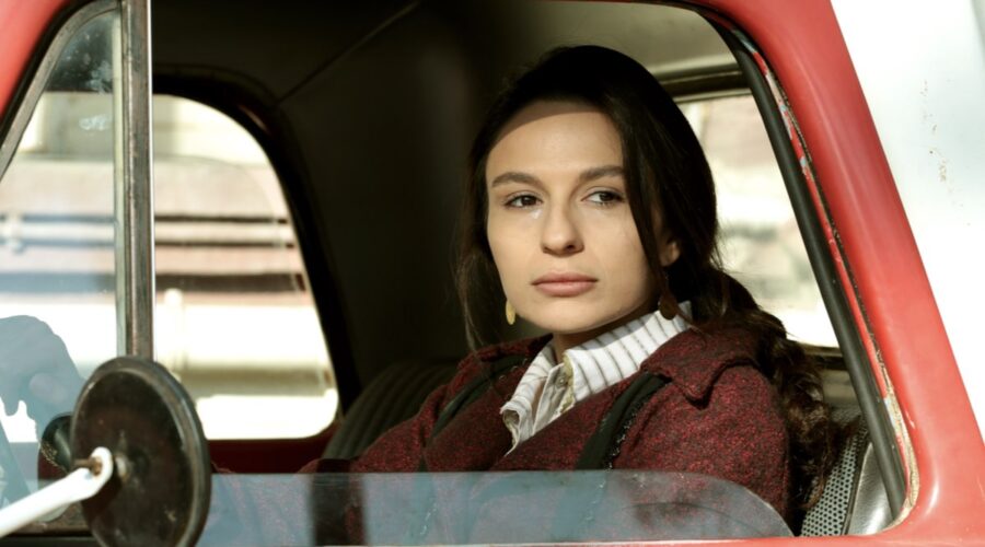 Selin Yeninci (Saniye) in una scena di 