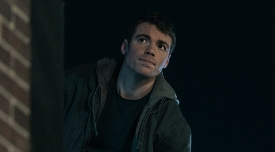 The Night Agent. Gabriel Basso As Peter Sutherland In Episode 203 Of The Night Agent. Cr. Christopher Saunders:netflix