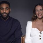 Da sinistra: Anthony Welsh e Jessica Brown Findlay intervistati da Tvserial.it per “Un Letto Per Due”.