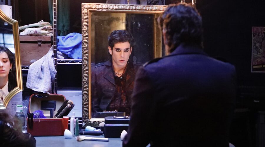 Nicolas Maupas in una delle prime foto di 