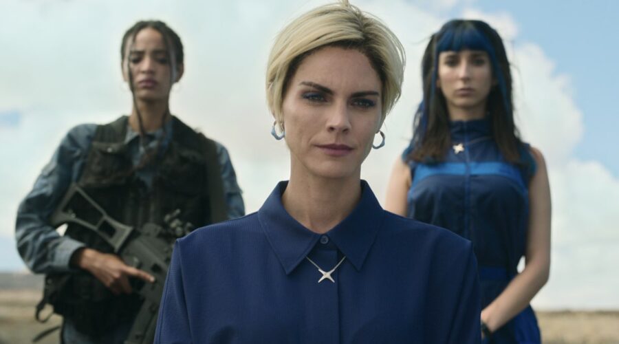 Astrid in una scena della seconda stagione di “Benvenuti a Eden”. Credits: Netflix.