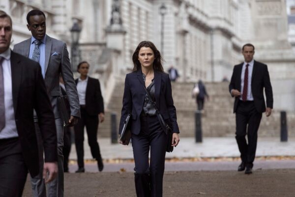 Ato Essandoh E Keri Russell In Una Scena Di 