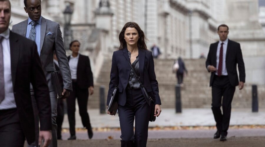 Ato Essandoh E Keri Russell In Una Scena Di