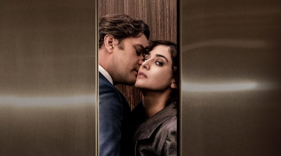 Un particolare della locandina di “Attrazione Fatale”, la serie tv dall'1 maggio in streaming. Credits: Paramount.