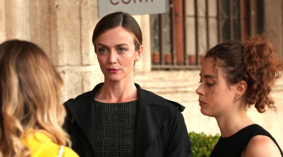 Francesca Cavallin e Irene Paola Jona in una scena di 