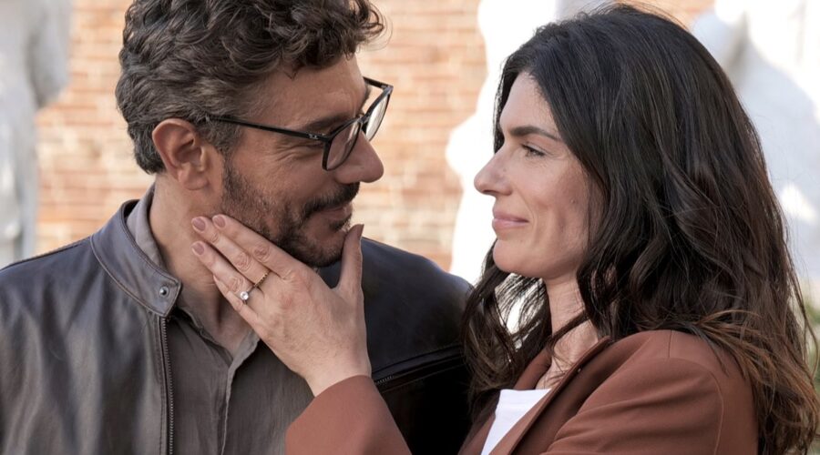 Da sinistra: Giuseppe Zeno (Enrico Leoni) e Anna Valle (Emma Conti) in una scena di