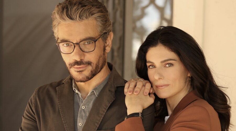 Da sinistra: Giuseppe Zeno (Enrico Leoni) e Anna Valle (Emma Conti) in un posato per 