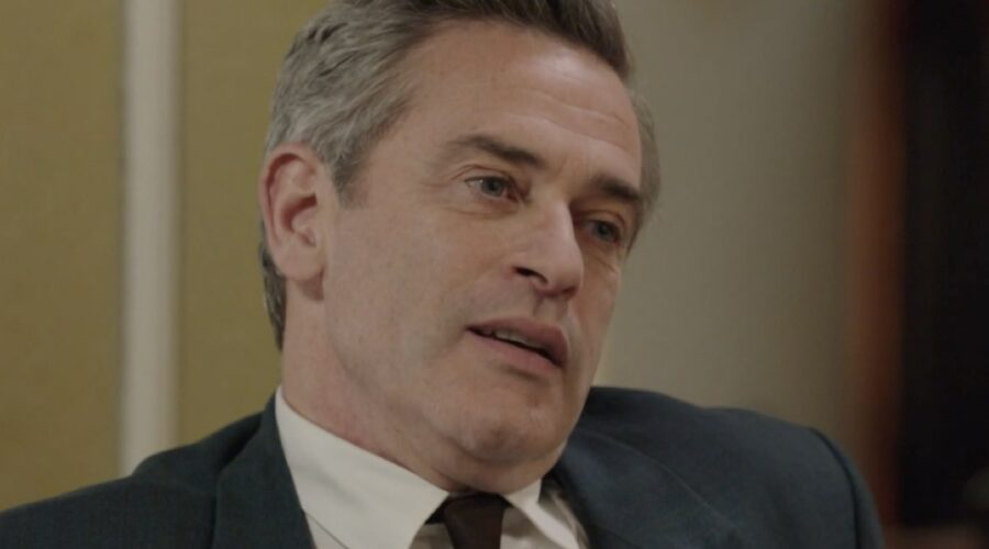 Massimo Poggio (Ezio Colombo) in una scena della puntata 146 de 