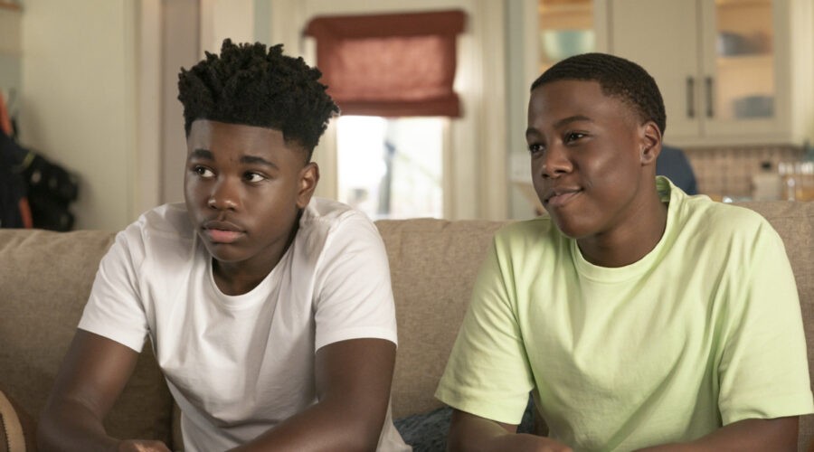 Jalyn Hall E Amir O'neil In The Crossover Credits Disney Plus