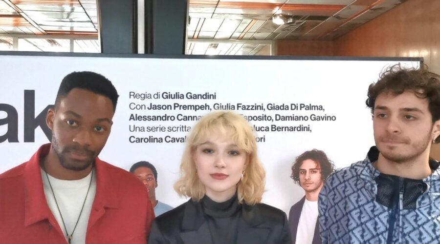 Da sinistra: Jason Prempeh, Giulia Fazzini e Damiano Gavino nell'intervista per “Shake”. Credits: Cattura schermo/Tvserial.it.