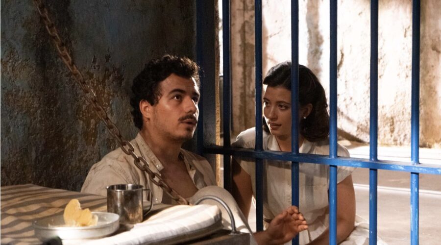 Da sinistra: Jon López (Víctor) e Amparo Piñero (Carmen) in una scena di “Un altro domani”. Credits: Mediaset
