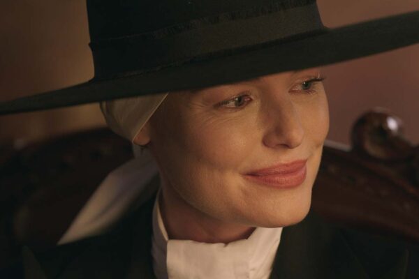Kate Bosworth in una scena della serie tv 