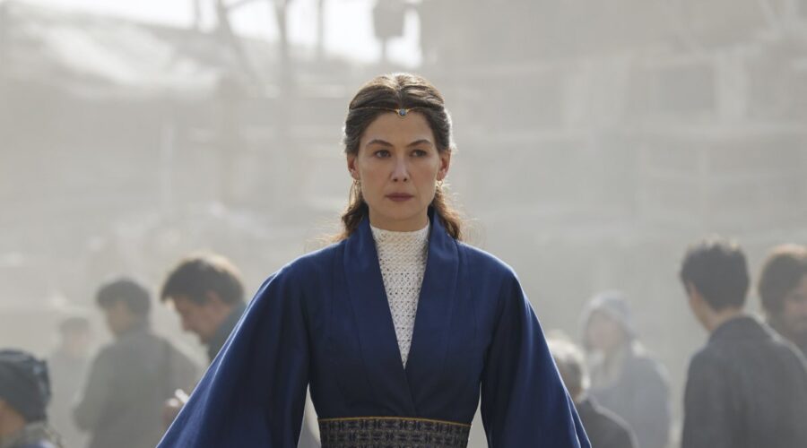 Moiraine Damodred interpretata da Rosamund Pike. Credits: Jan Thijs/Prime Video.