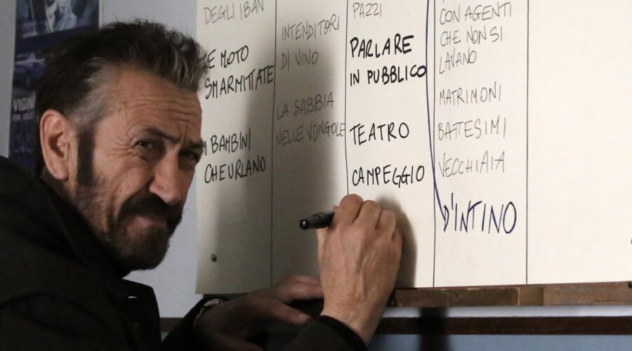 Marco Giallini (Rocco Schiavone) in una scena di 