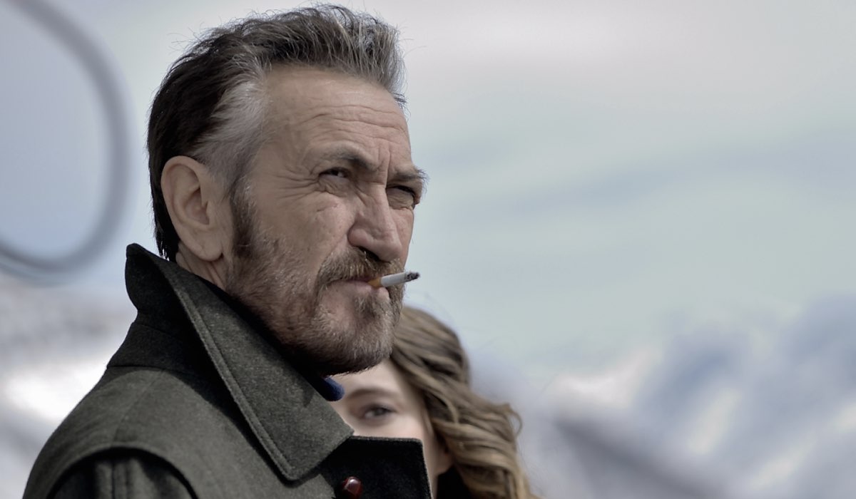 Marco Giallini (Rocco Schiavone) in una scena di