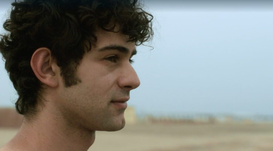 Massimiliano Caiazzo (Carmine) in una scena di