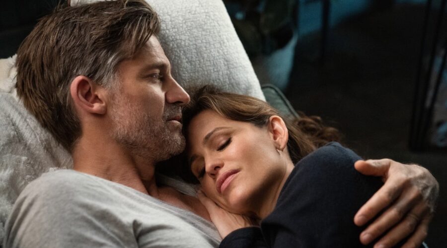 Nikolaj Coster-Waldau e Jennifer Garner in una scena de