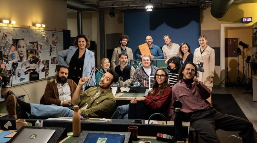 “ Pesci piccoli – Un'agenzia. Molte idee. Poco budget”, prima foto della serie tv. Credits: Amazon Prime Video.