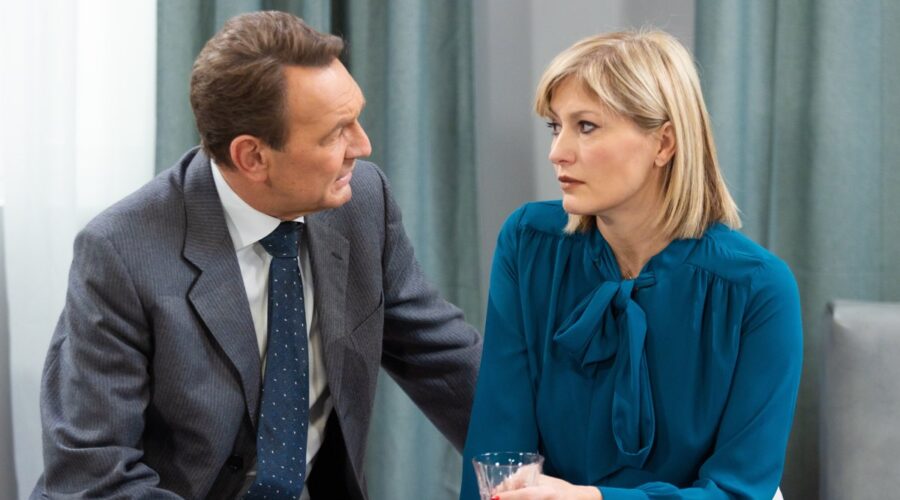 Roberto (Riccardo Polizzy Carbonbelli) e Lara (Chiara Conti) in 