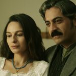Da sinistra: Selin Yeninci (Saniye) Bülent Polat (Gaffur Taskin) in una scena di 