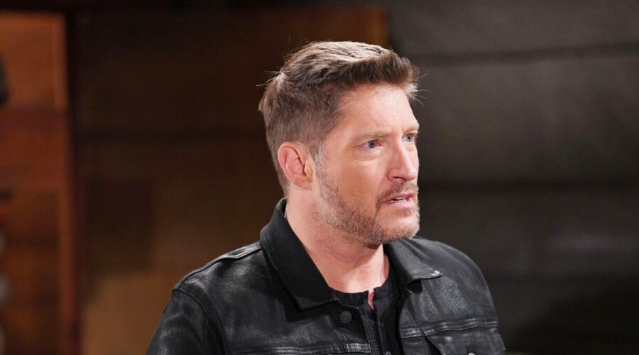 Sean Kanan interpreta Deacon in 