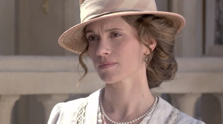 Mariona Tena (Blanca Silva Torrealba) in una scena della puntata 64 di 