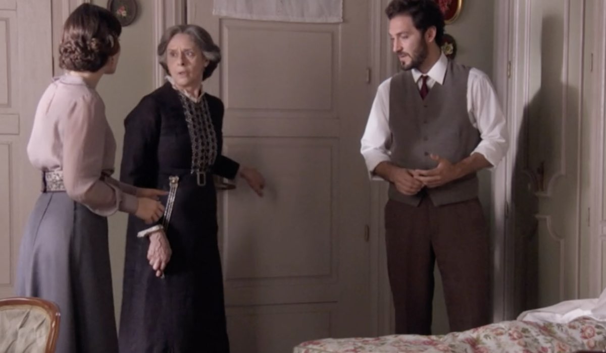 A sinistra: Celia Freijeiro (Adela Silva Torrealba) in una scena della puntata 64 di 