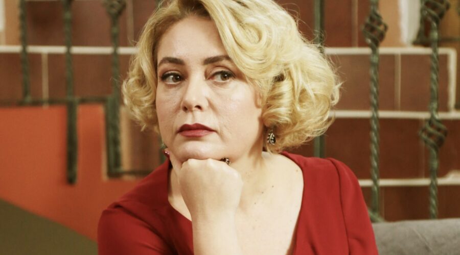 Sibel Tasçioglu (Sermin) in una scena di 