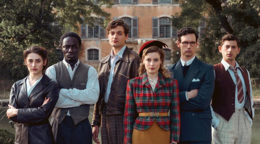 Da sinistra: Gillian Jacobs (Mary-jayne Gold), Ralph Amoussou (Paul Kandjo), Lucas Englander( Albert Hirschmann), Deleila Piasko (Lisa Fittko), Cory Michael Smith (Varian Fry) e Amit Rahav (Thomas) in una scena di 