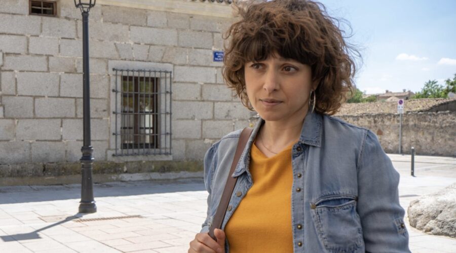 Aída De La Cruz (Elena) in una scena di “Un altro domani”. Credits: Mediaset
