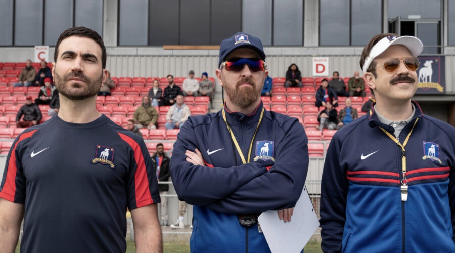 Brett Goldstein, Brendan Hunt E Jason Sudeikis In Ted Lasso, Ora Disponibile Su Apple Tv Plus