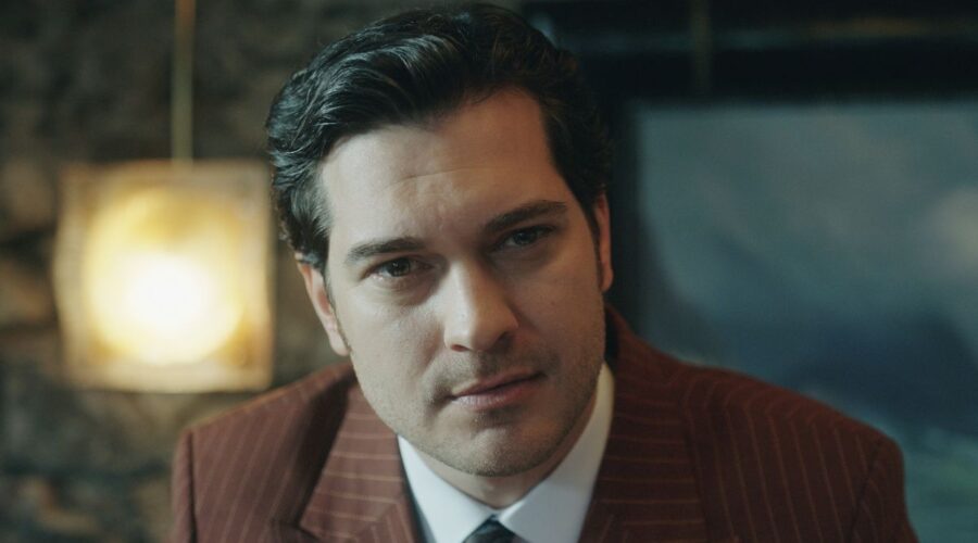Cagatay Ulusoy in una scena de 