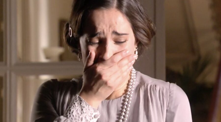 Celia Freijeiro (Adela Silva Torrealba) in una scena della soap opera spagnola “Sei Sorelle”. Credits: Rai/Cattura schermo.