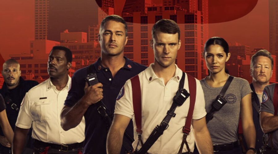 Al centro, da sinistra: Taylor Kinney e Jesse Spencer nella key art di “Chicago Fire”. Credits: RTI Mediaset.