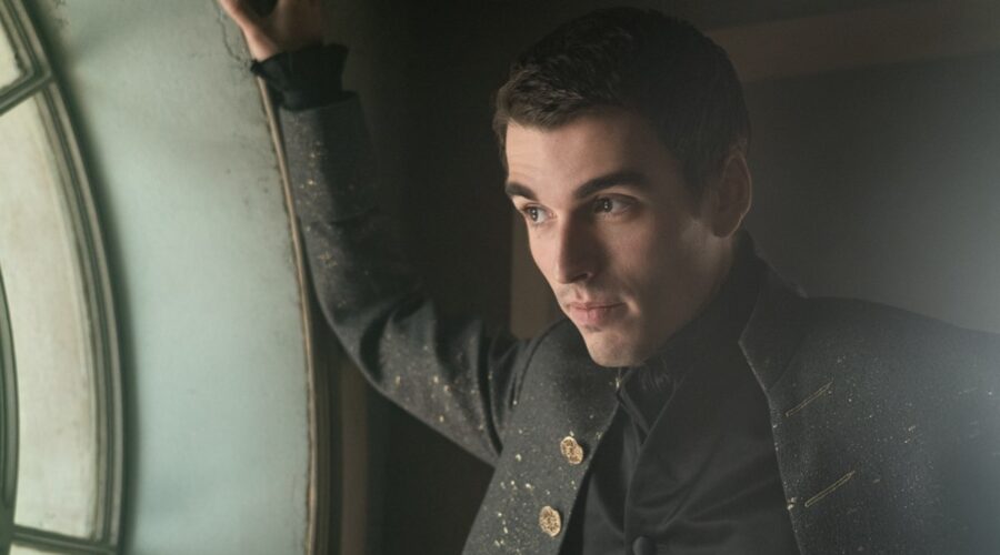 Corey Mylchreest in una scena de “La Regina Carlotta”. Credits: Netflix
