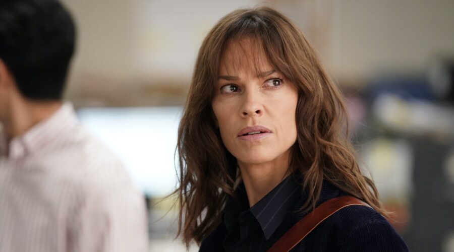Hilary Swank in una scena della serie tv “Daily Alaskan”. Credits: The Walt Disney Company Italia.