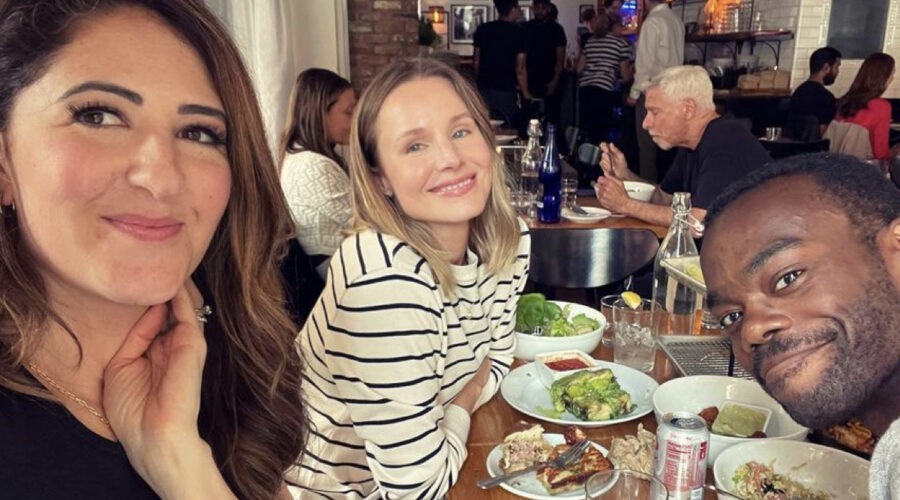 D'arcy Carden, Kristen Bell E William Jackson Harper Credits Instagram