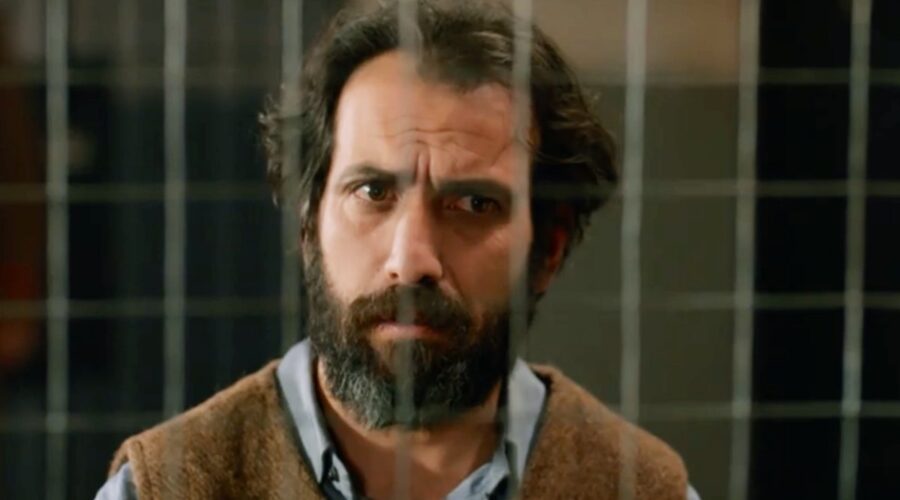 Eyüp Karakus in una scena di “Terra Amara”. Credits: Cattura schermo/Mediaset Infinity.