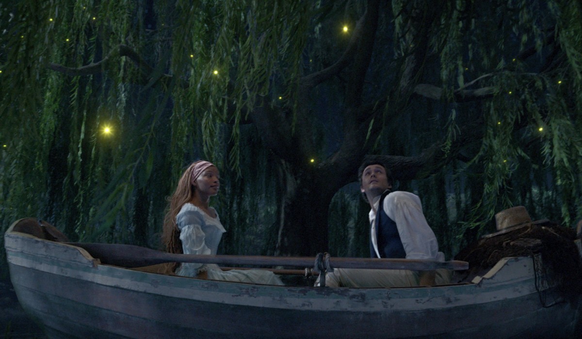 Halle Bailey E Jonah Hauer-king In Una Scena De La Sirenetta Credits Disney